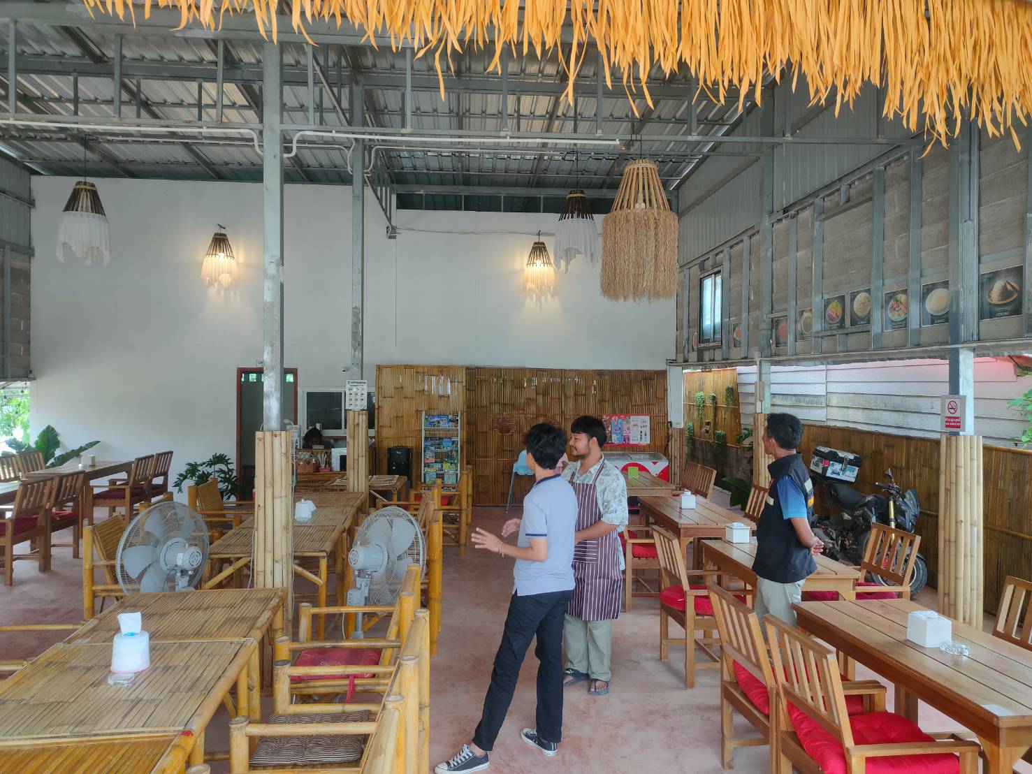 ทต.ศาลาด่าน ตรวจประเมินสถานประกอบการในพื้นที่ตำบลศาลาด่าน เพื่อพิจารณาออก/ต่ออายุ (ใบอนุญาต/หนังสือรับรอง) ตามที่สถานประกอบการยื่นคำขอ จำนวน 6 แห่ง "ตามกฎหมายว่าด้วยการสาธารณสุข"