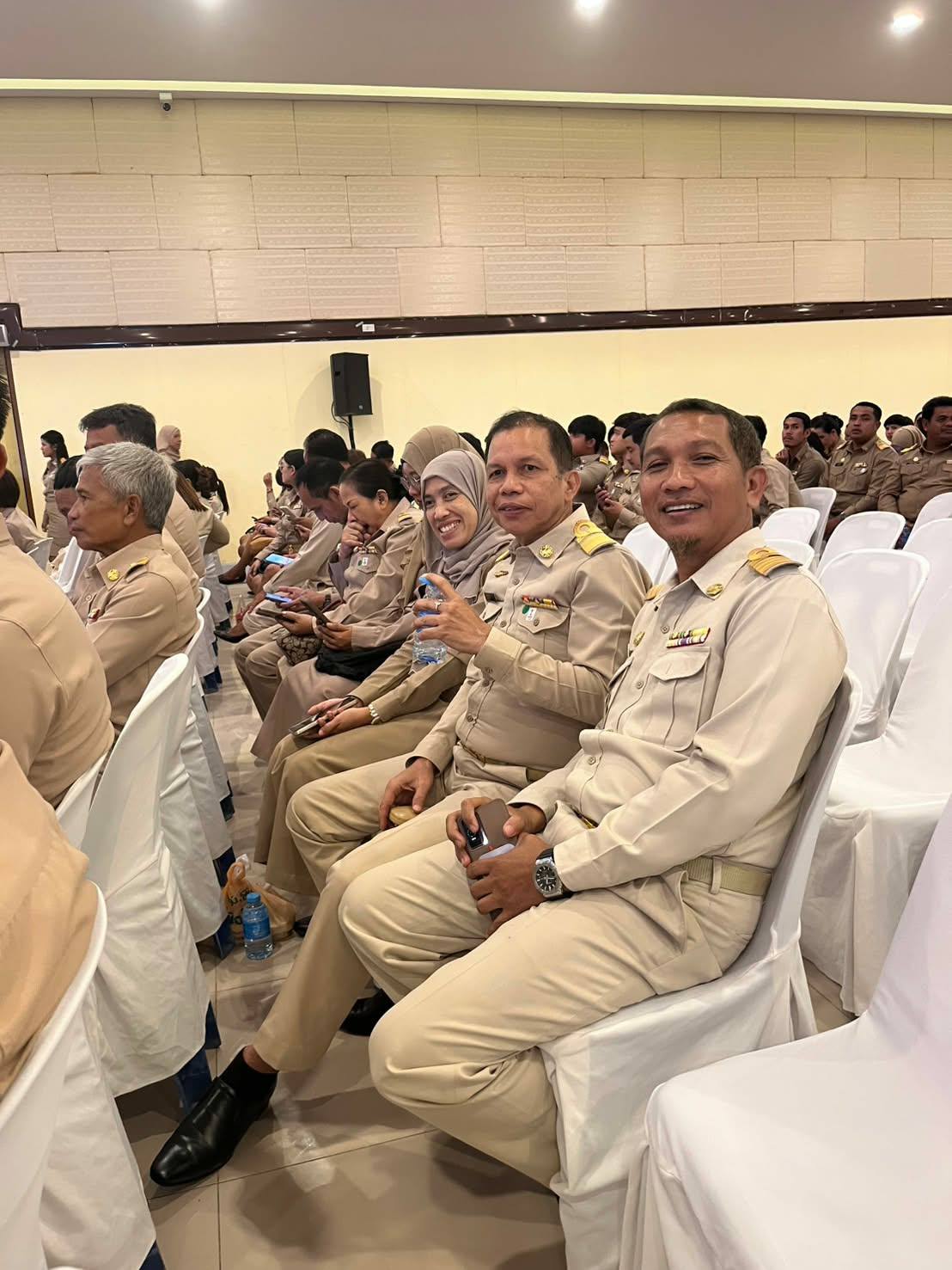 ทต.ศาลาด่าน เข้าร่วมประชุมเพื่อรับมอบนโยบายการปฏิบัติราชการจากนายอนุทิน ชาญวีรกูล นายกรัฐมนตรี และคณะลงพื้นที่ปฏิบัติราชการ ณ จังหวัดกระบี่