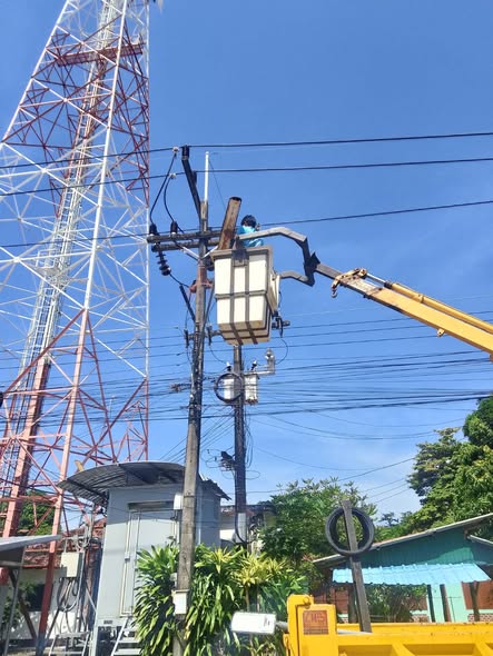 ทต.ศาลาด่าน ซ่อมแซมไฟฟ้าแสงสว่างสาธารณะถนนซอยบ้านในไร่ และชุมชนตลาดบ้านศาลาด่าน