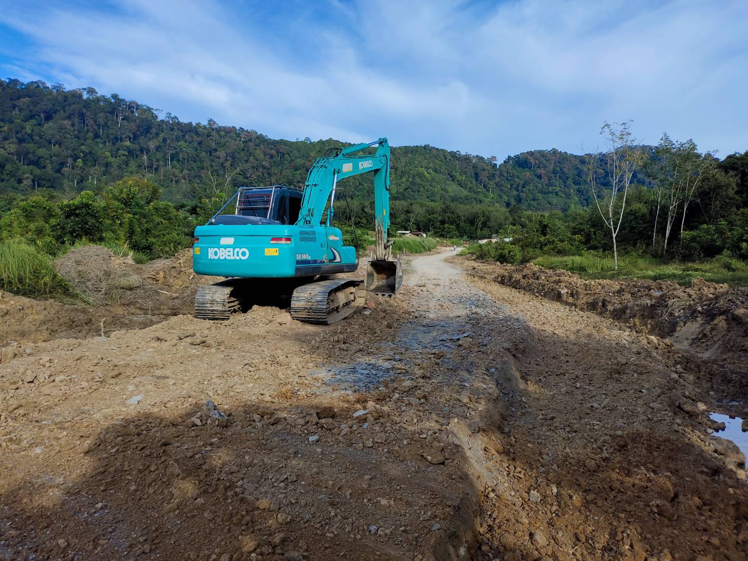 ทต.ศาลาด่าน ดำเนินการปรับปรุงซ่อมแซมถนนสายคลองพระแอะ – แยกบ่อขยะ (ถนนซอยทางเข้าตรงข้ามสวนสาธารณะหาดพระแอะ)